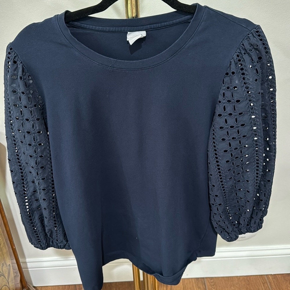 Chicos sz 1 navy top with eyelet sleeves